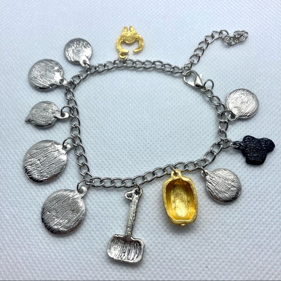 Marvel Avengers Charm Bracelet - Picture 9 of 11